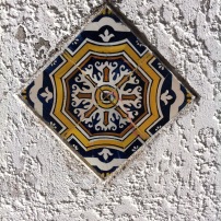 A lone tile on a wall in Porto
